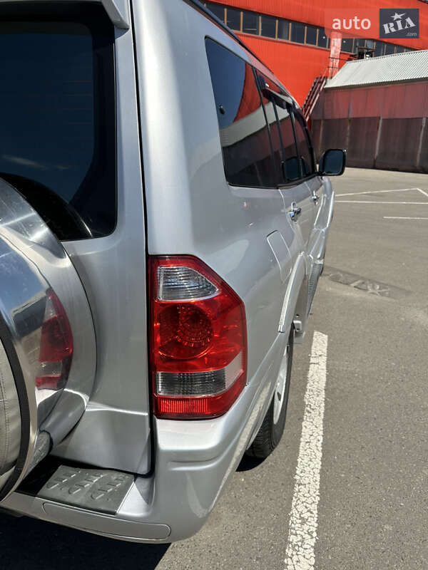 Внедорожник / Кроссовер Mitsubishi Pajero 2003 в Одессе