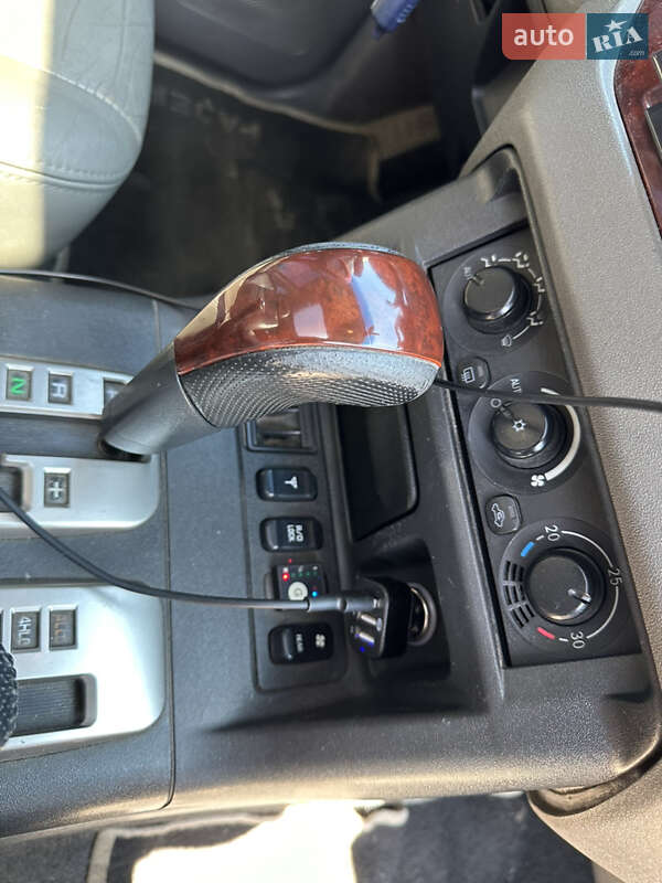 Внедорожник / Кроссовер Mitsubishi Pajero 2003 в Одессе