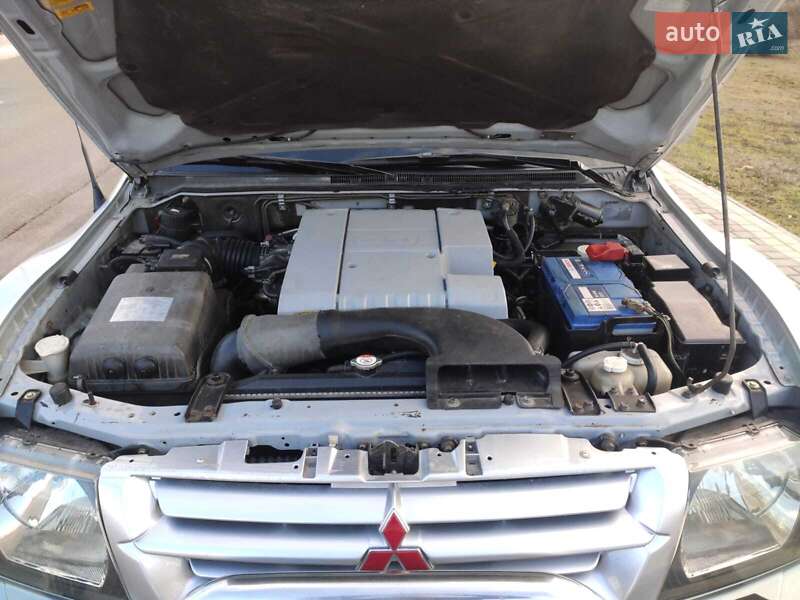 Внедорожник / Кроссовер Mitsubishi Pajero 2001 в Измаиле