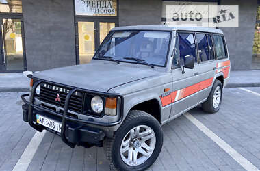Внедорожник / Кроссовер Mitsubishi Pajero 1990 в 