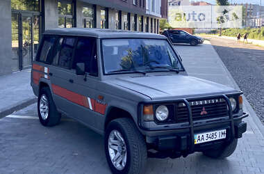 Внедорожник / Кроссовер Mitsubishi Pajero 1990 в 
