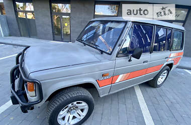 Внедорожник / Кроссовер Mitsubishi Pajero 1990 в 