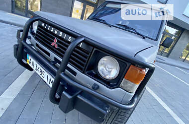 Внедорожник / Кроссовер Mitsubishi Pajero 1990 в 