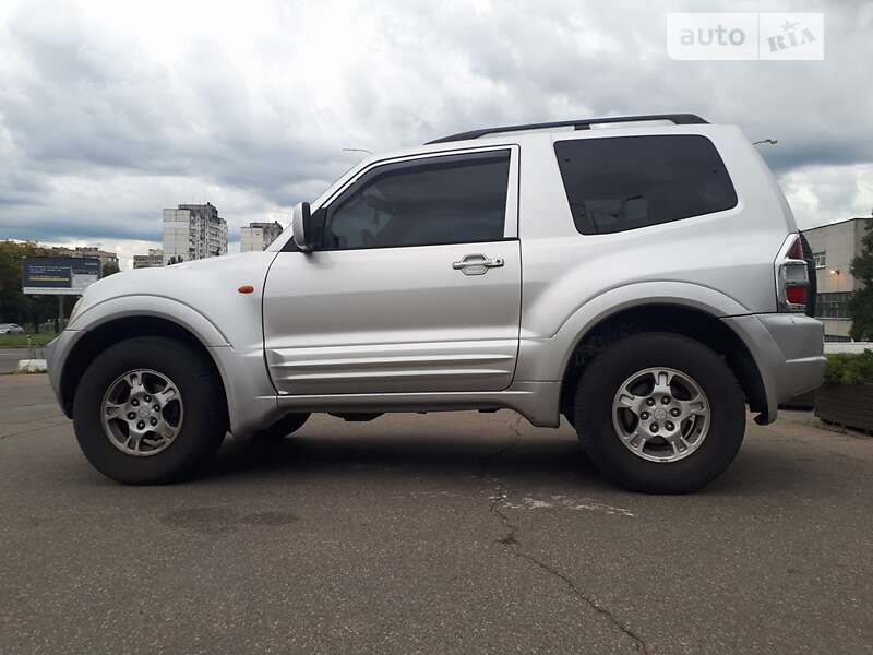 Mitsubishi Pajero 2000