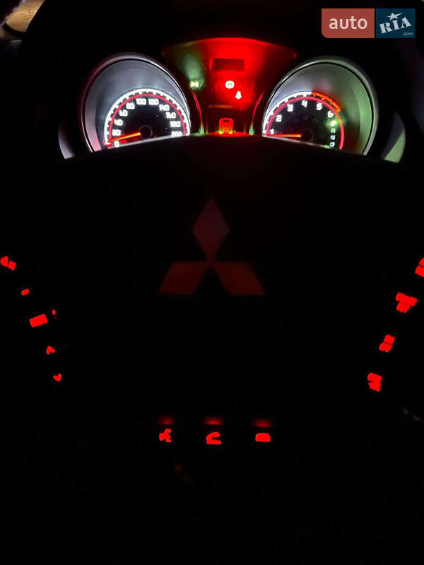 Внедорожник / Кроссовер Mitsubishi Pajero 2013 в Ровно фото 5 Внедорожник / Кроссовер Mitsubishi Pajero 2013 в Ровно