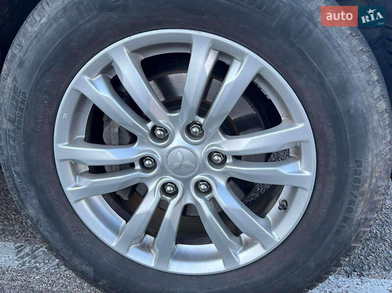 Внедорожник / Кроссовер Mitsubishi Pajero 2013 в Ровно фото 20 Внедорожник / Кроссовер Mitsubishi Pajero 2013 в Ровно