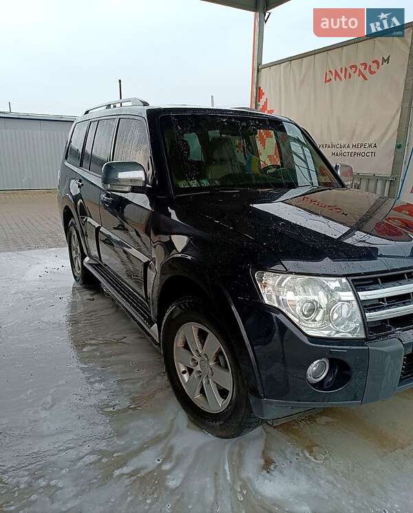 Внедорожник / Кроссовер Mitsubishi Pajero 2008 в Киеве