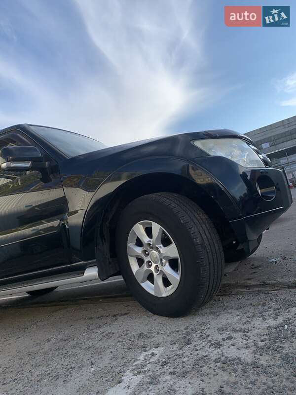Внедорожник / Кроссовер Mitsubishi Pajero 2010 в Киеве