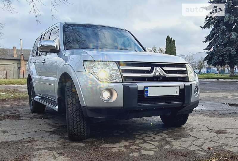 Позашляховик / Кросовер Mitsubishi Pajero 2008 в 