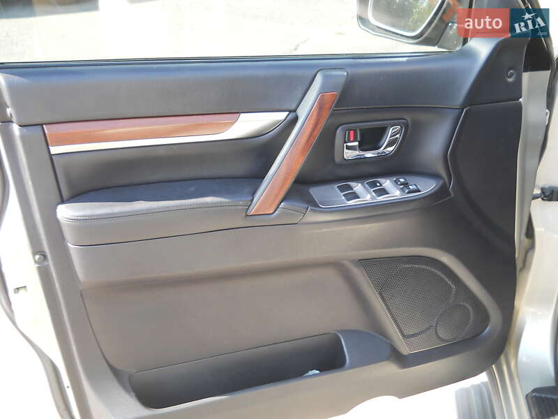 Внедорожник / Кроссовер Mitsubishi Pajero 2008 в Полтаве