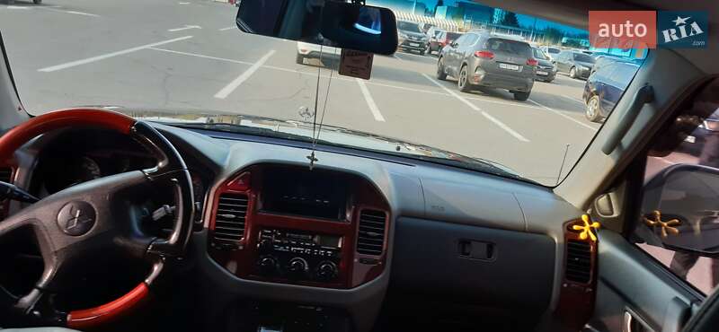 Внедорожник / Кроссовер Mitsubishi Pajero 2005 в Полтаве