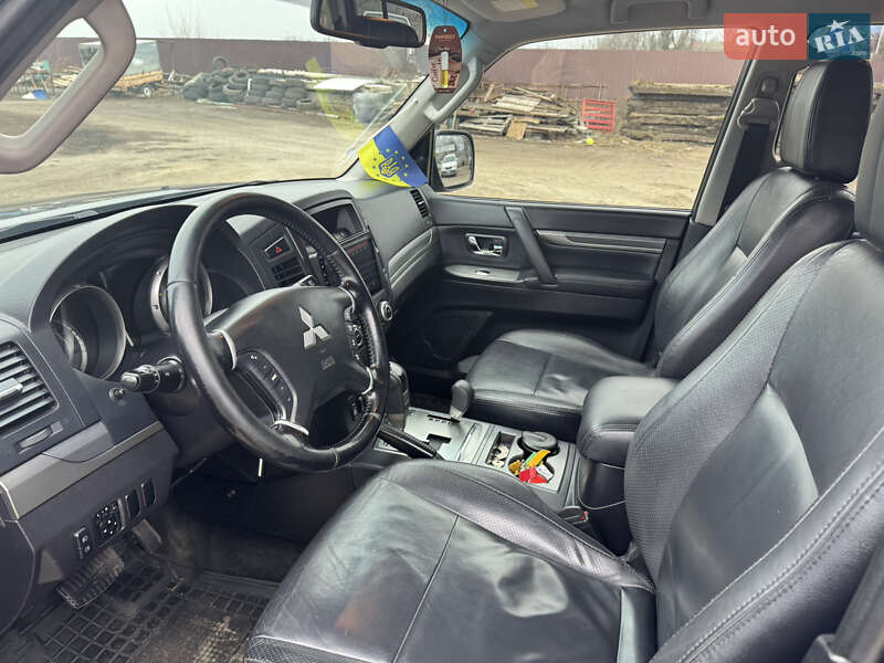 Позашляховик / Кросовер Mitsubishi Pajero 2010 в Балті