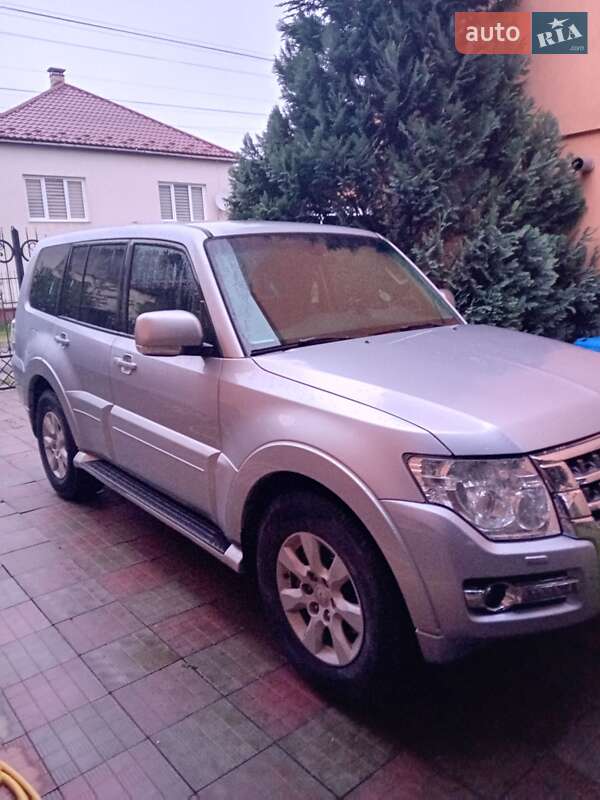 Позашляховик / Кросовер Mitsubishi Pajero 2015 в Виноградові