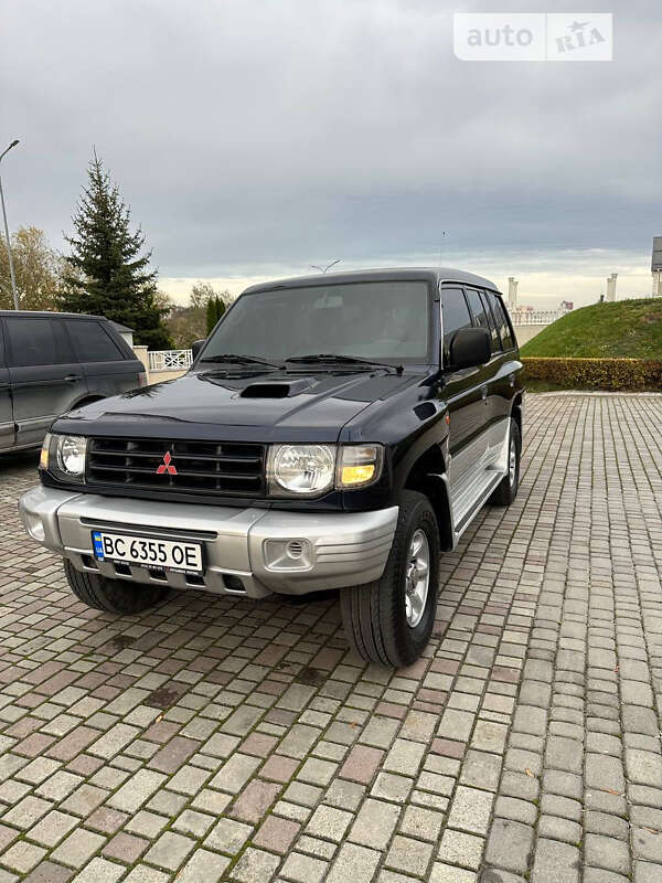 Внедорожник / Кроссовер Mitsubishi Pajero 2003 в Радехове