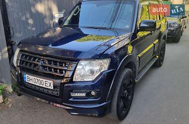 Внедорожник / Кроссовер Mitsubishi Pajero 2010 в 