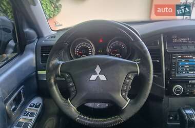 Внедорожник / Кроссовер Mitsubishi Pajero 2010 в 