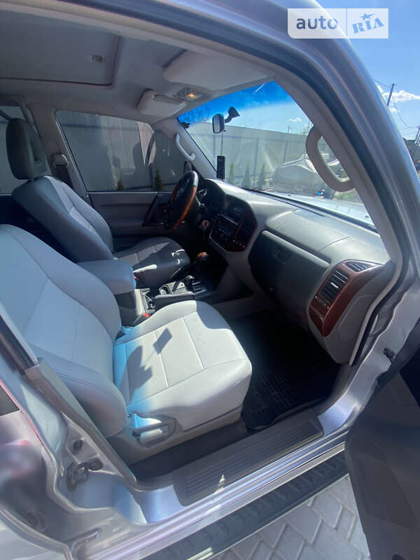 Внедорожник / Кроссовер Mitsubishi Pajero 2005 в Каменец-Подольском