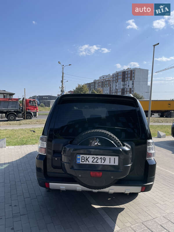 Внедорожник / Кроссовер Mitsubishi Pajero 2007 в Вараше