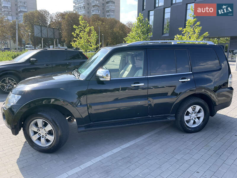 Внедорожник / Кроссовер Mitsubishi Pajero 2007 в Вараше