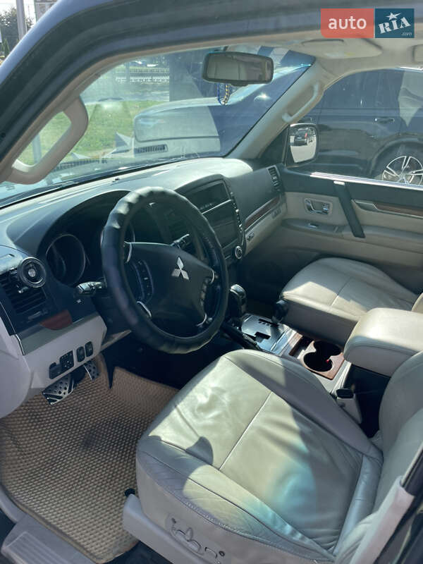 Внедорожник / Кроссовер Mitsubishi Pajero 2007 в Вараше