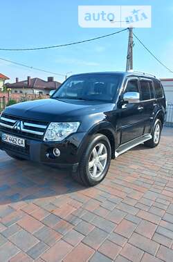 Позашляховик / Кросовер Mitsubishi Pajero 2008 в Рівному