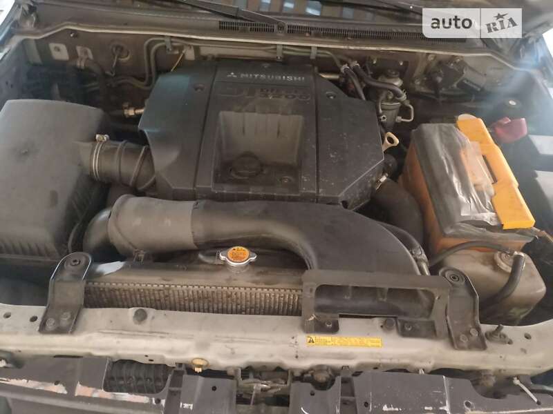 Внедорожник / Кроссовер Mitsubishi Pajero 2002 в Сумах фото 6 Внедорожник / Кроссовер Mitsubishi Pajero 2002 в Сумах
