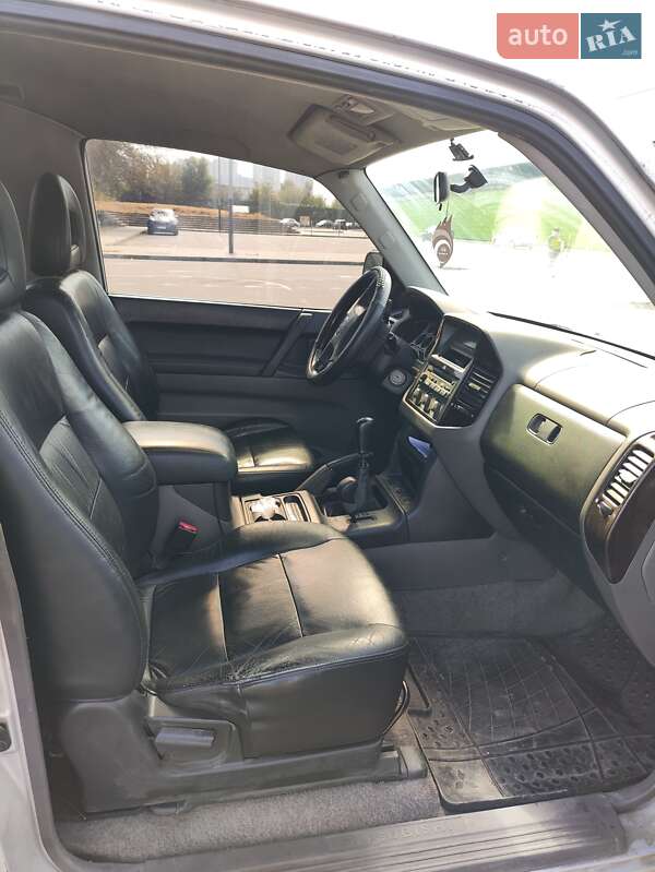 Внедорожник / Кроссовер Mitsubishi Pajero 2000 в Киеве