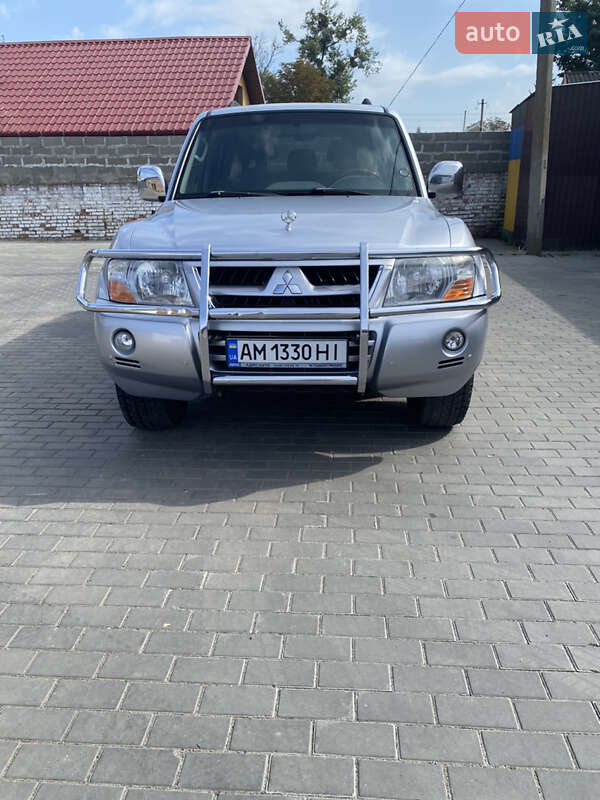 Позашляховик / Кросовер Mitsubishi Pajero 2005 в Малині фото 2 Позашляховик / Кросовер Mitsubishi Pajero 2005 в Малині