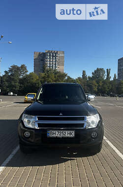 Позашляховик / Кросовер Mitsubishi Pajero 2013 в Одесі