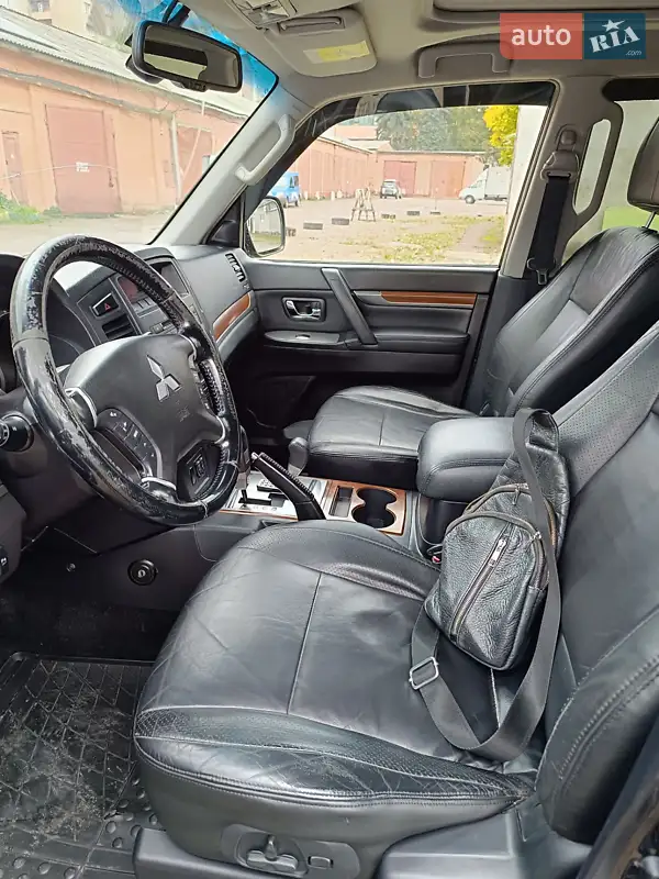 Mitsubishi Pajero 2008 VIN JMBLYV98W8J500282 фото оголошення 17 з 52