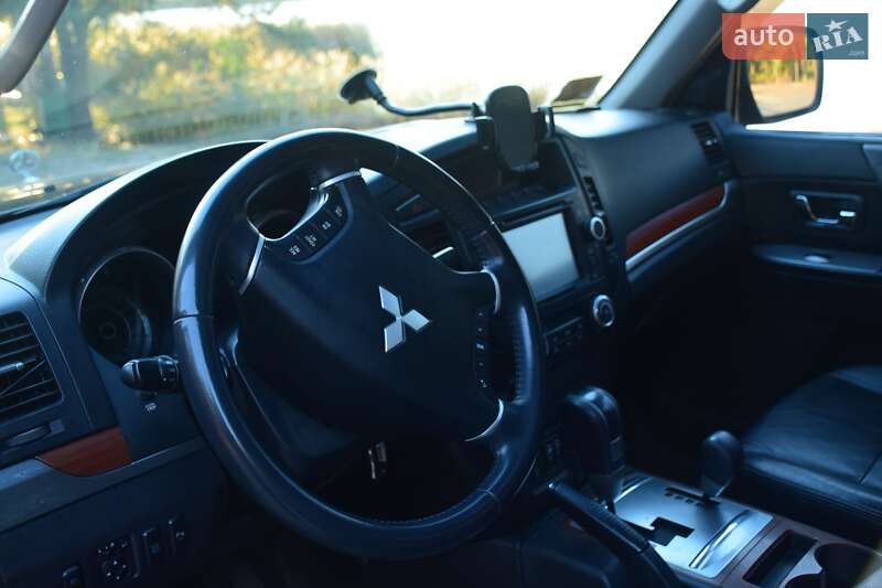 Внедорожник / Кроссовер Mitsubishi Pajero 2007 в Рокитном