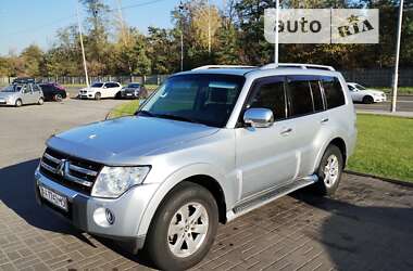 Внедорожник / Кроссовер Mitsubishi Pajero 2008 в Киеве