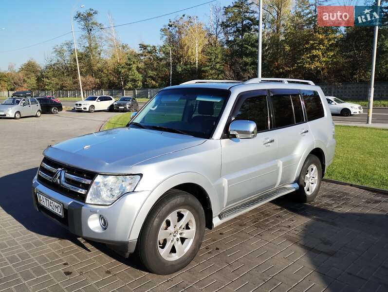 Внедорожник / Кроссовер Mitsubishi Pajero 2008 в Киеве