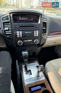 Внедорожник / Кроссовер Mitsubishi Pajero 2007 в 