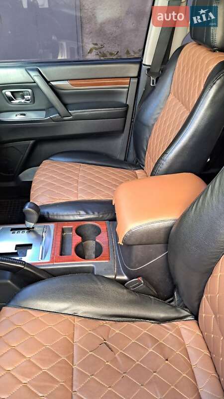 Внедорожник / Кроссовер Mitsubishi Pajero 2007 в Ирпене