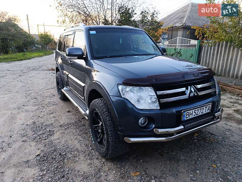 Внедорожник / Кроссовер Mitsubishi Pajero 2007 в Рени