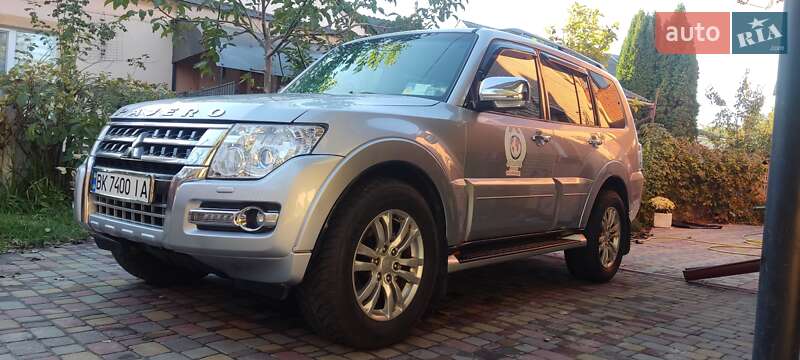 Внедорожник / Кроссовер Mitsubishi Pajero 2014 в Ровно