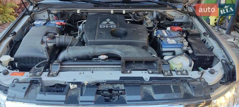Внедорожник / Кроссовер Mitsubishi Pajero 2014 в Ровно