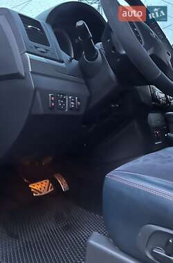 Внедорожник / Кроссовер Mitsubishi Pajero 2017 в 