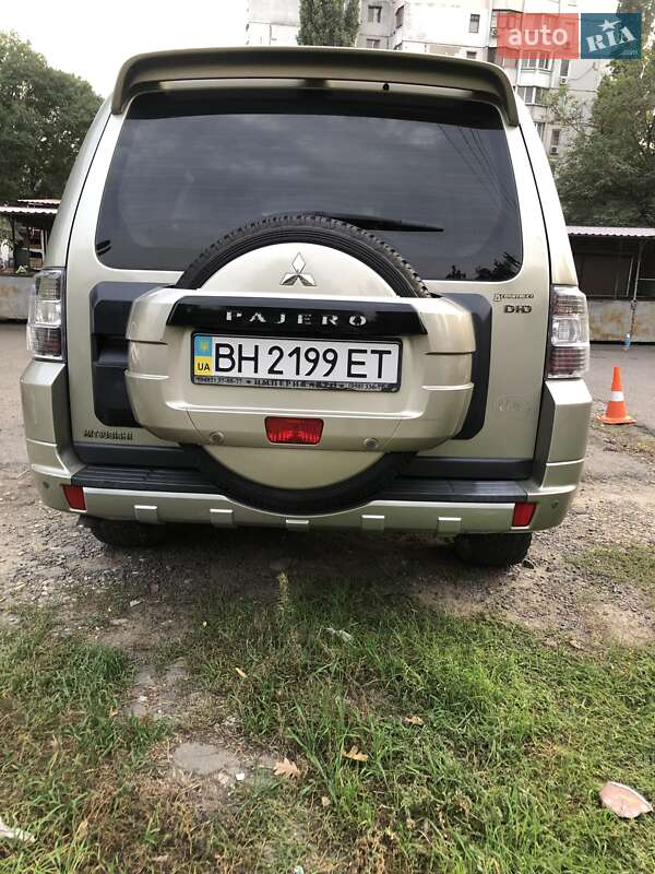 Внедорожник / Кроссовер Mitsubishi Pajero 2012 в Одессе