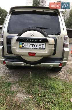 Внедорожник / Кроссовер Mitsubishi Pajero 2012 в 