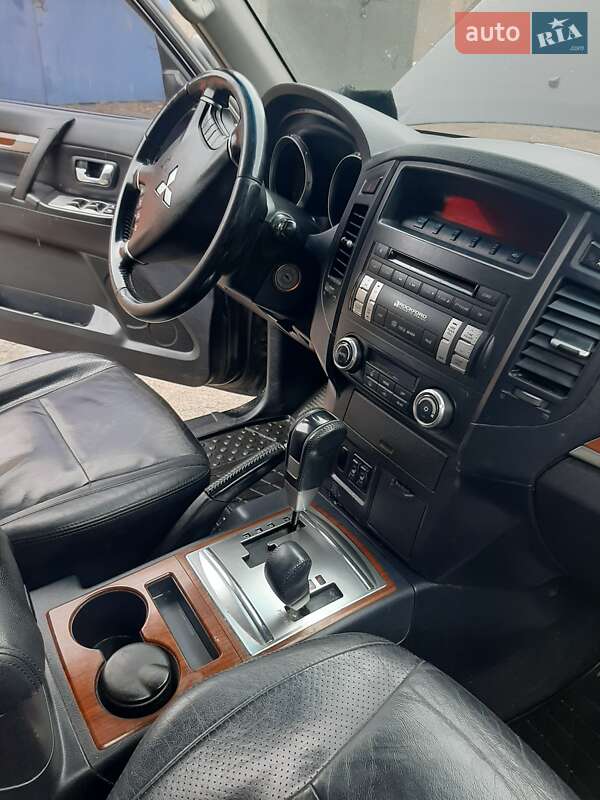 Позашляховик / Кросовер Mitsubishi Pajero 2008 в Кривому Розі фото 10 Позашляховик / Кросовер Mitsubishi Pajero 2008 в Кривому Розі