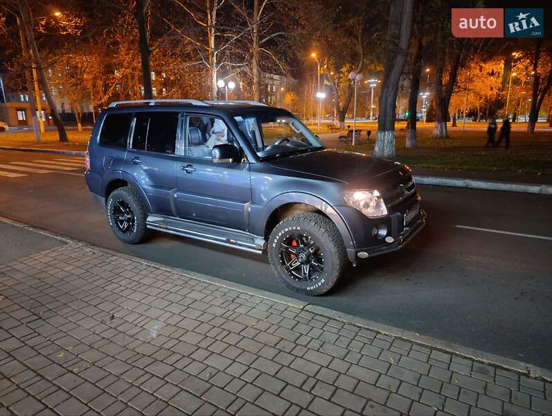 Внедорожник / Кроссовер Mitsubishi Pajero 2007 в Рени