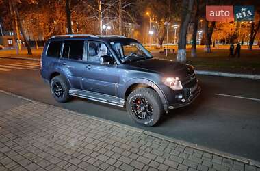 Внедорожник / Кроссовер Mitsubishi Pajero 2007 в 