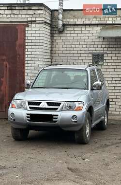 Внедорожник / Кроссовер Mitsubishi Pajero 2004 в Киеве