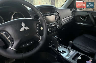 Внедорожник / Кроссовер Mitsubishi Pajero 2010 в Черновцах