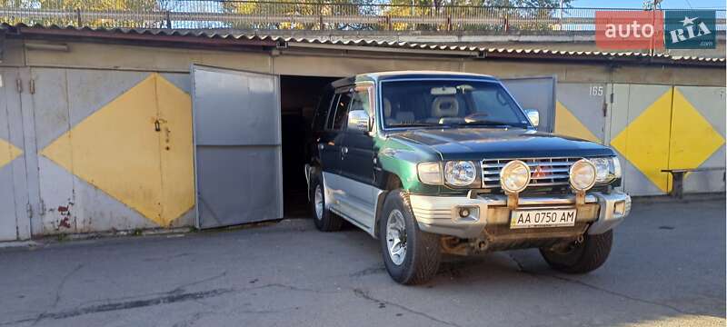 Позашляховик / Кросовер Mitsubishi Pajero 1999 в Києві