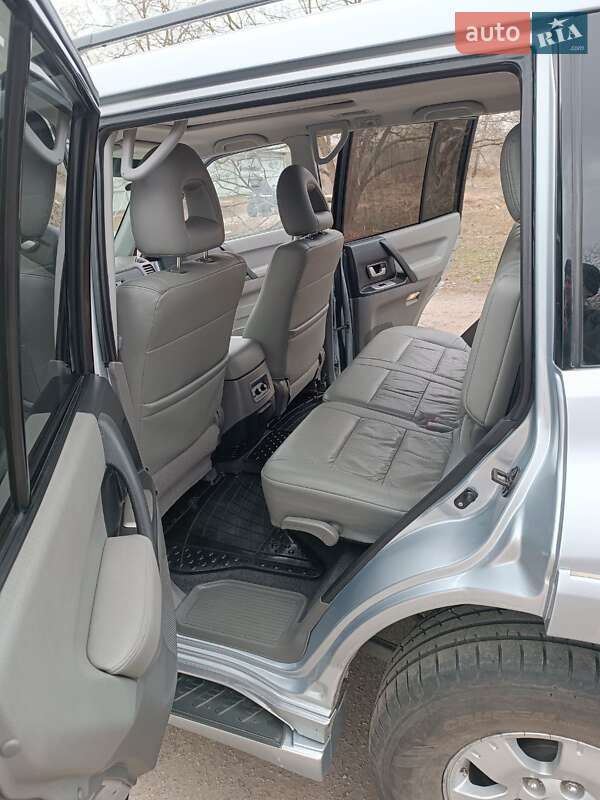 Внедорожник / Кроссовер Mitsubishi Pajero 2007 в Каменском