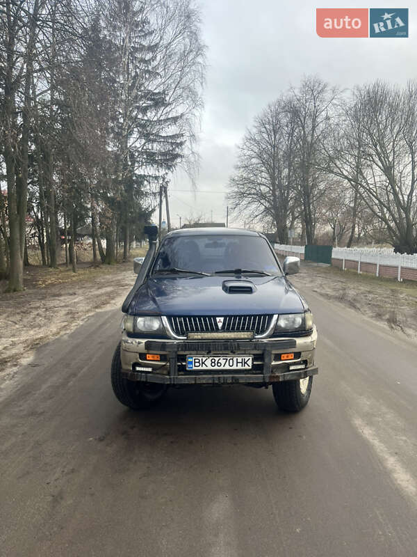 Позашляховик / Кросовер Mitsubishi Pajero 1998 в Сарнах