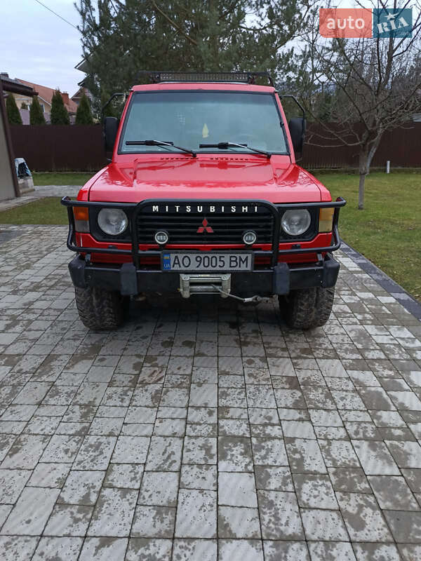 Внедорожник / Кроссовер Mitsubishi Pajero 1986 в Сваляве